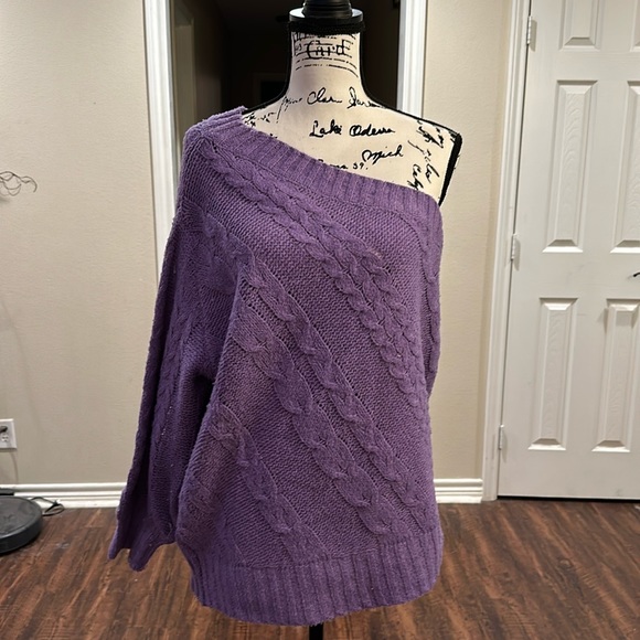 Cuuute purple one shoulder sweater - Picture 1 of 2
